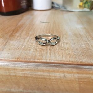 One left!! 👀Sterling silver infinity ring